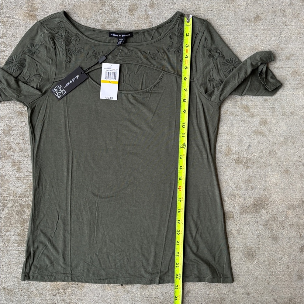 Cable & Gauge Women's Top in Dry Oregano - Picture 8 of 11
